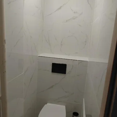 5 Separate In A Shared Near Skytower Close To Center