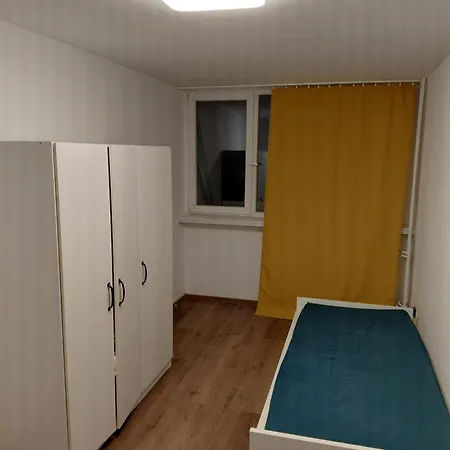 5 Separate In A Shared Near Skytower Close To Center Гостьовий будинок 3*
