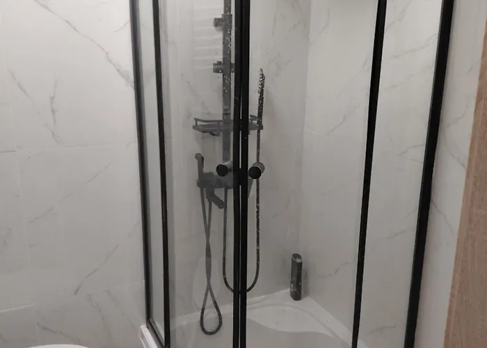 5 Separate In A Shared Near Skytower Close To Center 3*