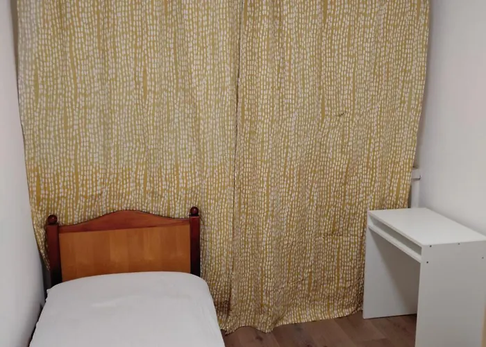 Гостьовий будинок 5 Separate In A Shared Near Skytower Close To Center