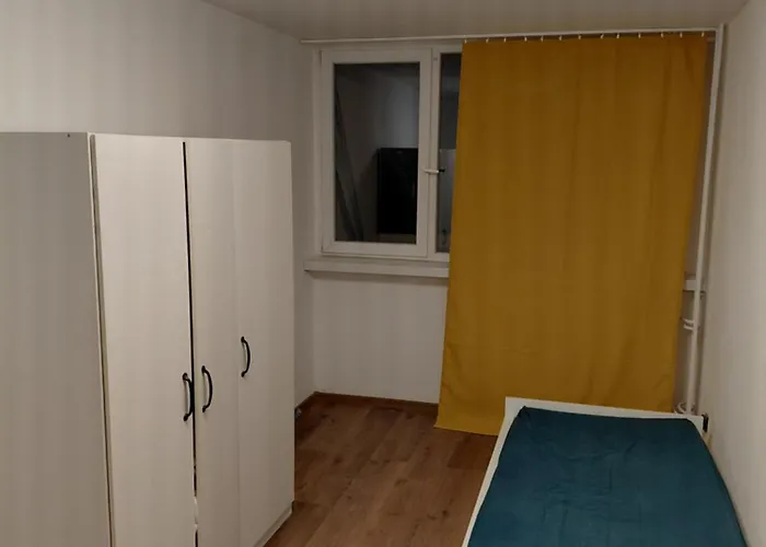 5 Separate In A Shared Near Skytower Close To Center Гостьовий будинок 3*