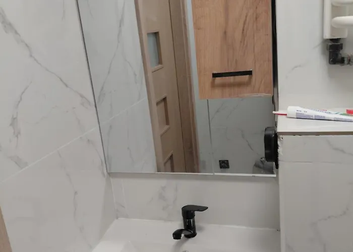 5 Separate In A Shared Near Skytower Close To Center Гостьовий будинок 3*